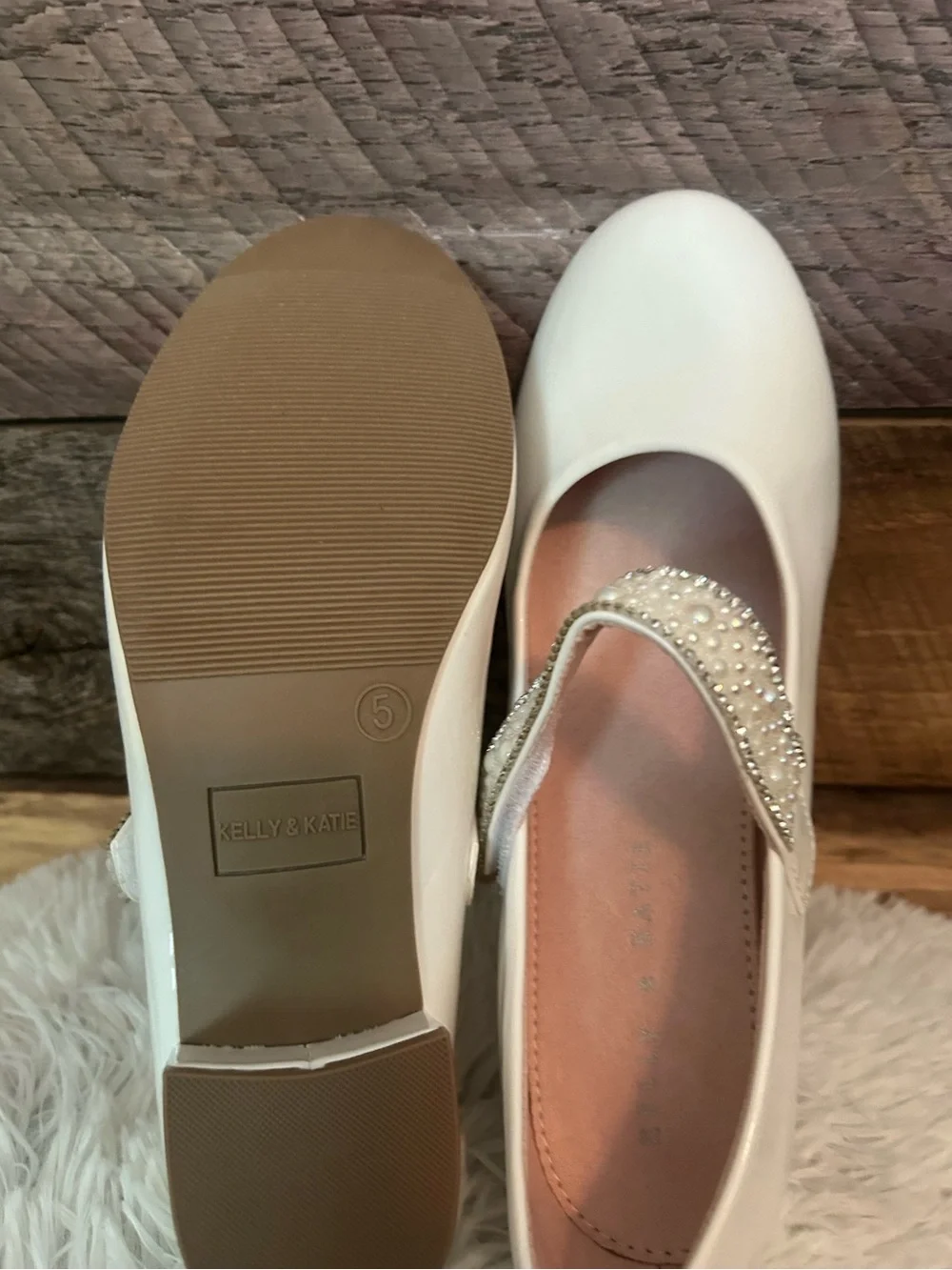 NWOT- Kelly & Katie White Pearl Embellished Mary Jane Flats- Kids size 5